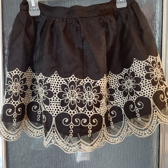 Atmosphere Skirt - Picture 1 of 2